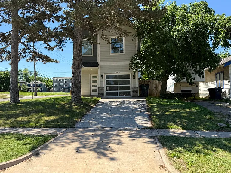 148 NE 15th St — Photo 4