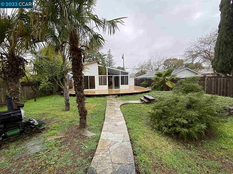 1414 San Carlos Ave — Photo 34
