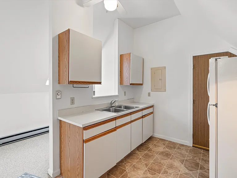 113 Warren St — Photo 8