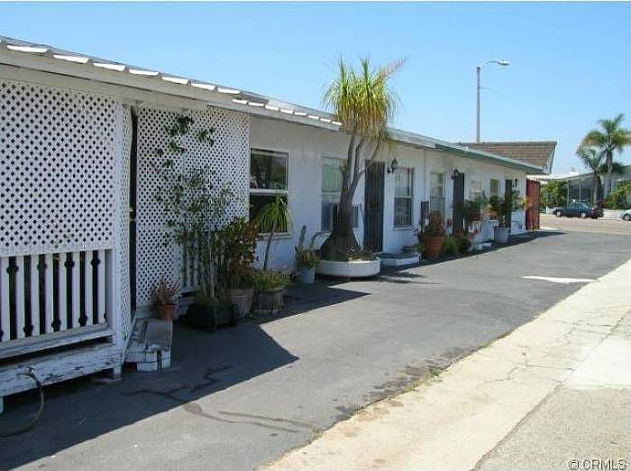 2nd image of 1950 Lomita Blvd