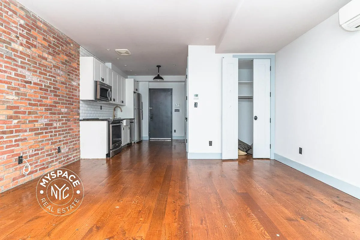 31 Brooklyn Avenue — Photo 2