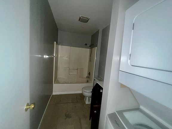 5th image of 1196 McArthur Dr