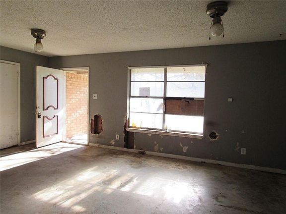 3rd image of 734 Crestline Dr