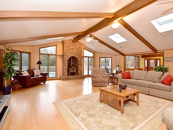 2nd image of 6240 Squire Ln