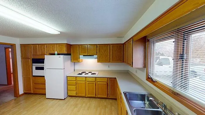 2 bed, 1.0 bath, $899 — Photo 2