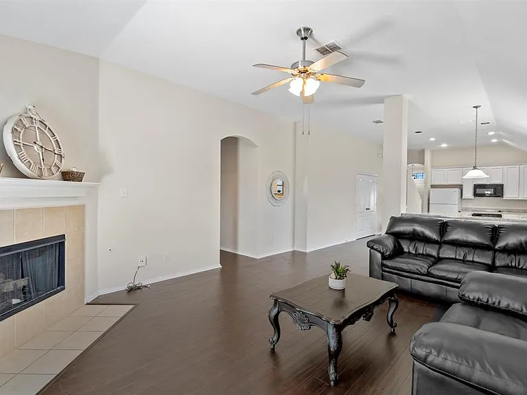 2356 Aurora Dr — Photo 10