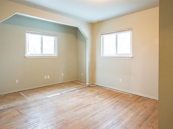 5th image of 1637 E Lacrosse Ave