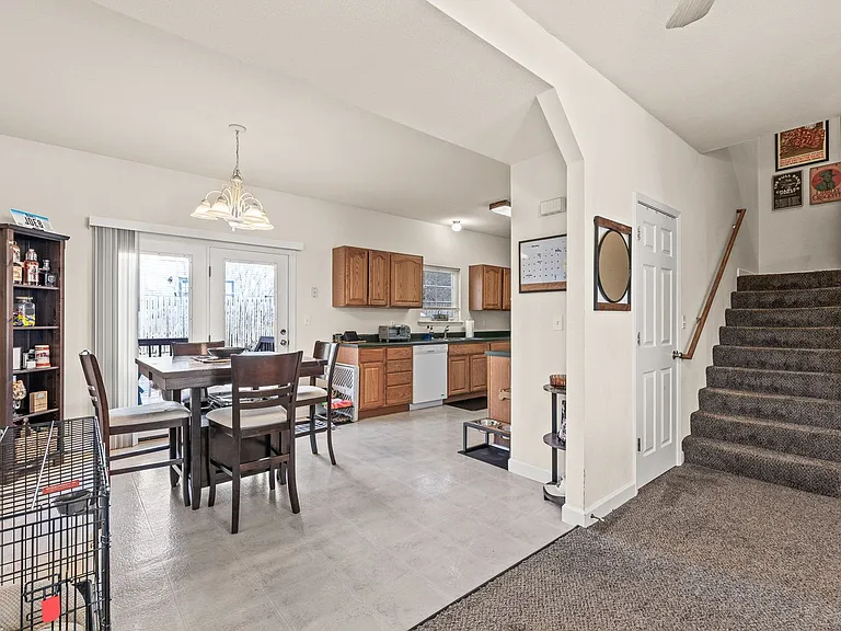 2109-2111 Primrose Dr — Photo 20