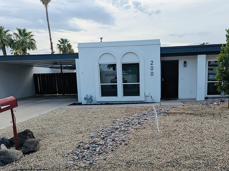200 Bahia Ln E — Photo 1