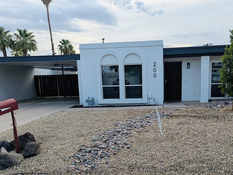 200 Bahia Ln E