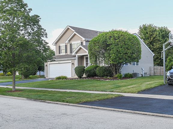 3rd image of 910 Carlyle Dr
