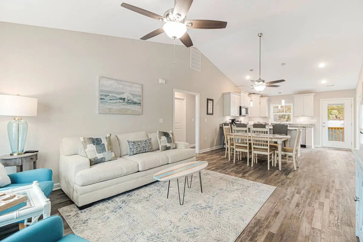3 bed, 1300 sqft, $2,240 — Photo 2