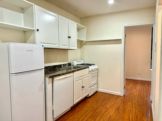 Rented by Brooklyn Heights Real Estate Inc | media 19