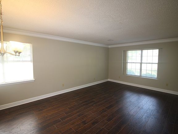 4th image of 691 Low Meadow Dr