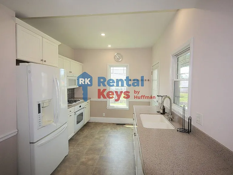 2600 N Heidelbach Ave — Photo 4