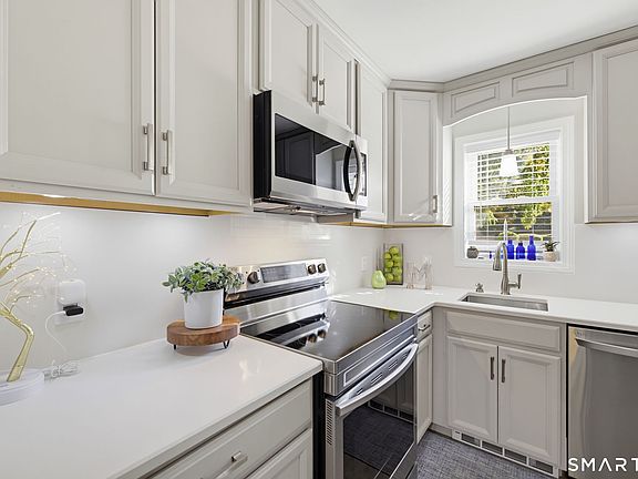 4th image of 181 Sherbrooke Street #8