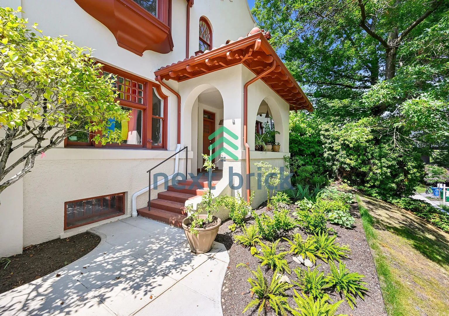 Rare Find-Heritage Historic Lake View Luxury Condo opportunity! — Photo 1