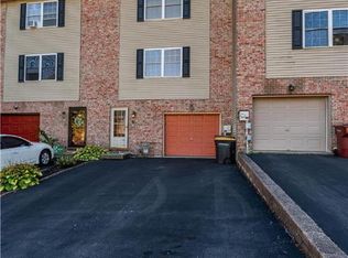 20 Jazz Cir, Whitehall, PA 18052