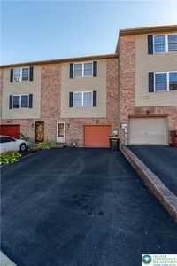 20 Jazz Cir, Whitehall, PA, 18052