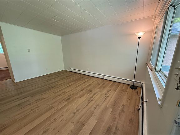 3rd image of 125 Glendale Dr #2
