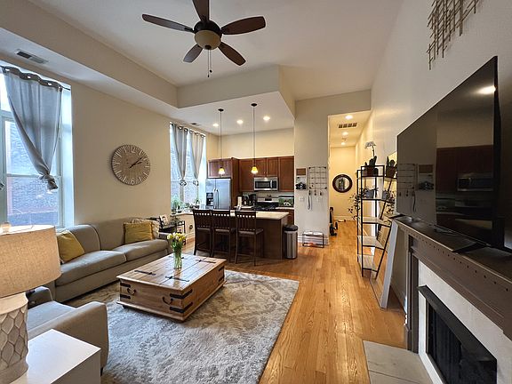 4th image of 1470 W Carmen Ave #125