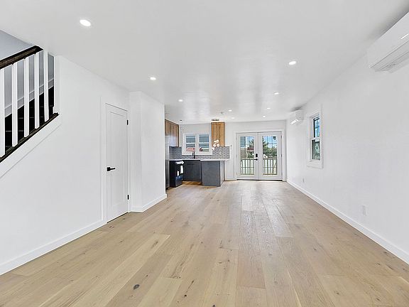 3rd image of 20002 120th Ave
