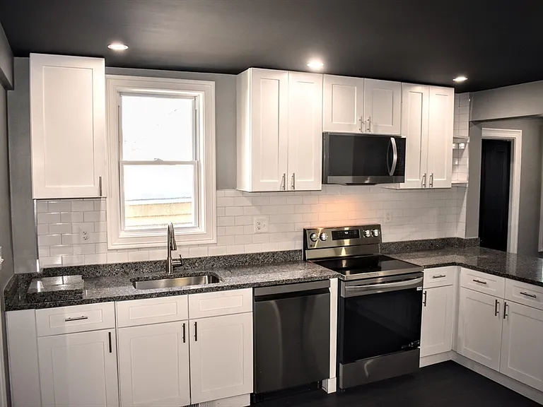 2 Sunnyside St #1 — Photo 8
