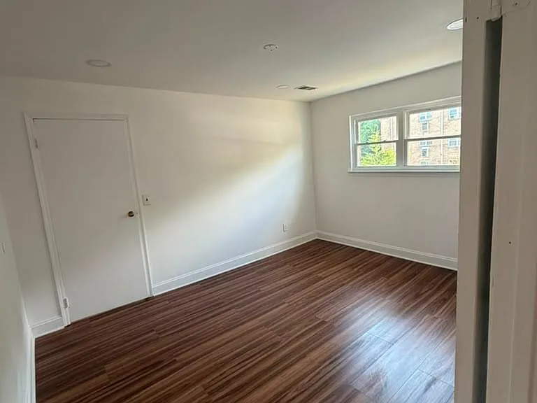 254 College Dr — Photo 11