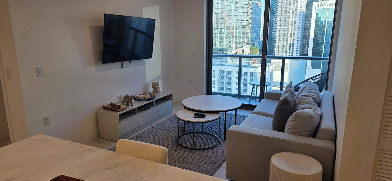 2 bed, 2.0 bath, 742 sqft, $9,405 — Photo 3