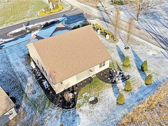 4th image of 1090 Preserve Blvd