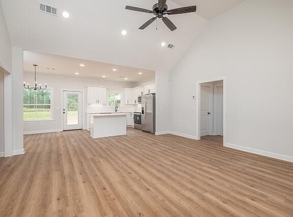 4th image of 305 Troy Ln