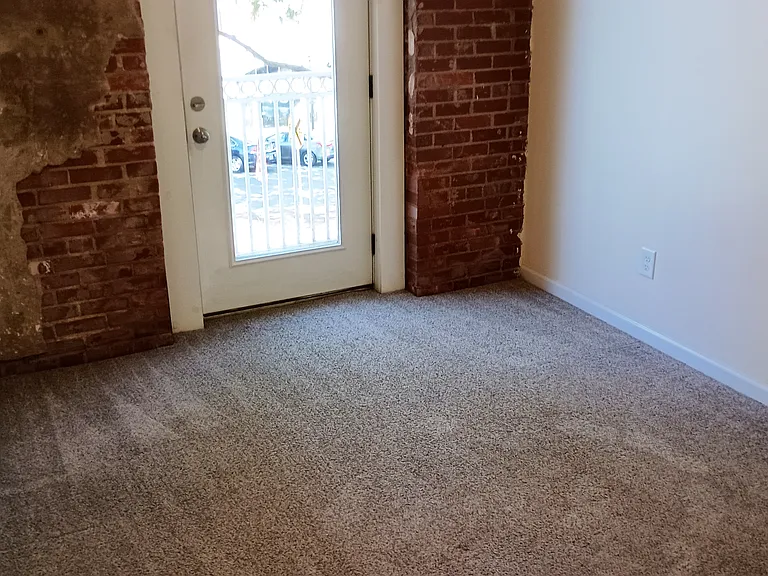 128 N Hill St #B — Photo 9