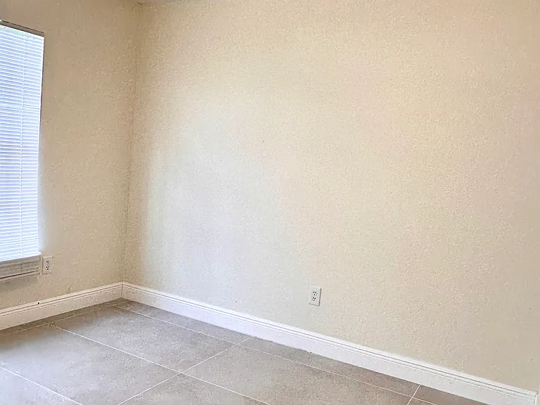 700 Brightview Dr — Photo 2