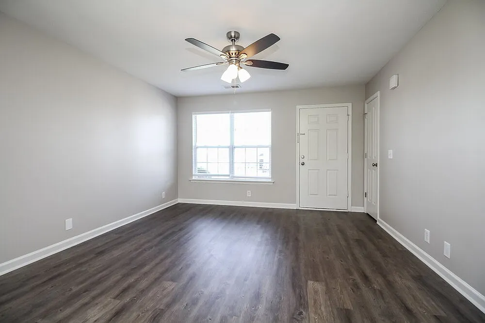 3 bed, 2.5 bath, 1640 sqft, $2,245 — Photo 4