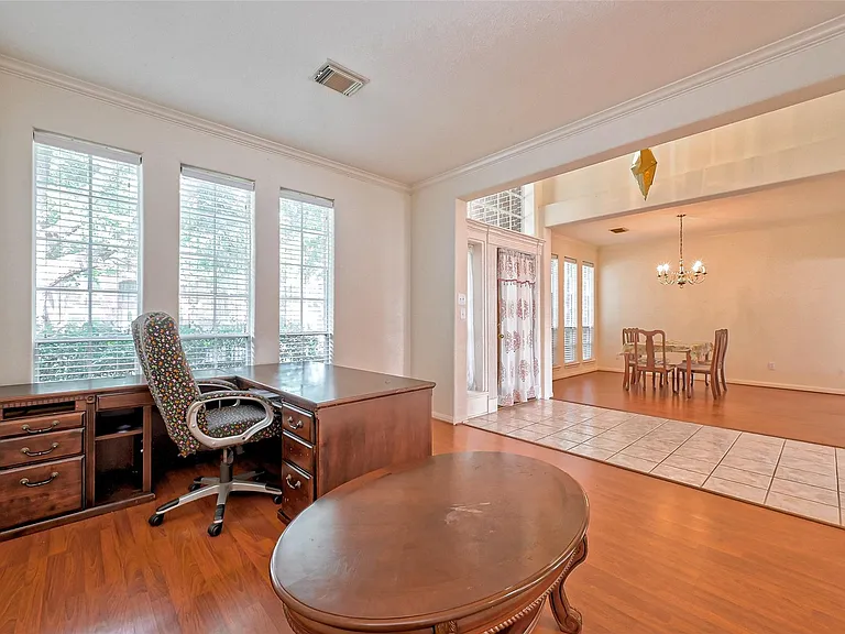 6806 Rhodes Ct — Photo 8