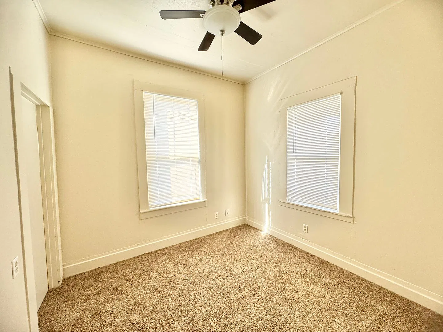 **Reserve For Summer 2027** - 2 Bed, 1 Bath House With Bonus Room/Office — Photo 4