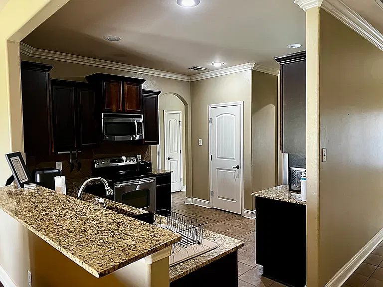 3 bed, 1829 sqft, $650 — Photo 4