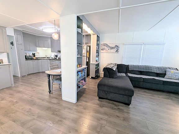 3rd image of 118 Floral Hills Way