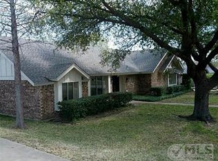613 Avinell Dr, Bedford, TX 76022