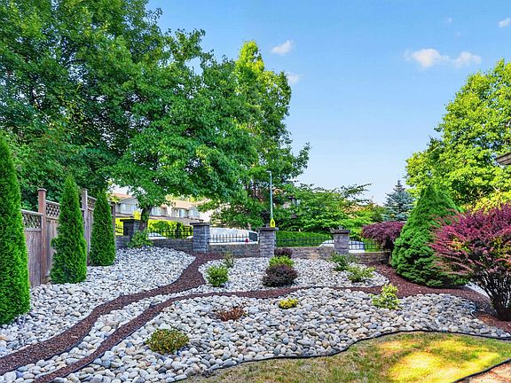 4th image of 1498 Lansdowne Dr