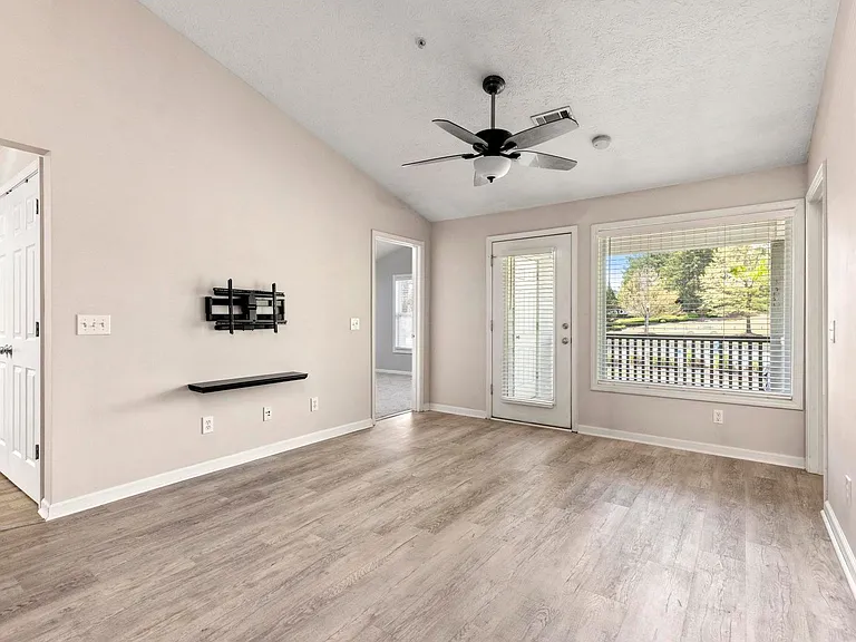 1385 S Donahue Dr #2-204 — Photo 2