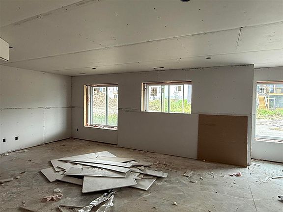 4th image of 60 S Seven Oaks Rd