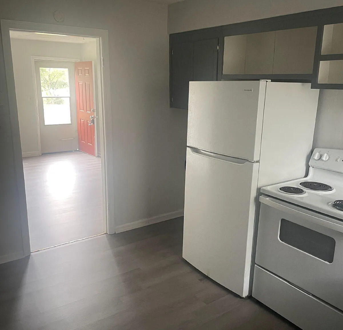 2 bed, 1.0 bath, $830 — Photo 2