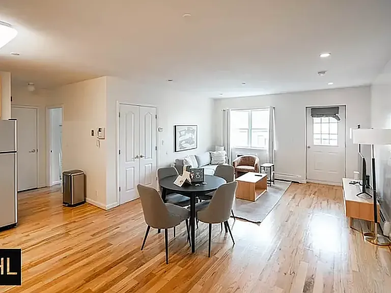 567 Warren St #404 — Photo 9