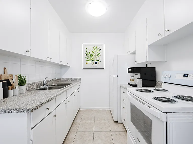125 Neptune Dr — Photo 12