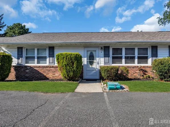 3 Nebraska Dr, Matawan, NJ 07747