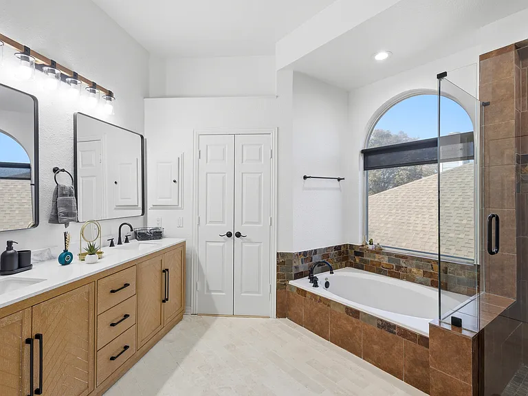 5717 Christy Ln — Photo 19