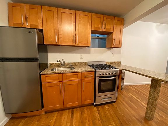 5th image of 127 Grand St APT 12