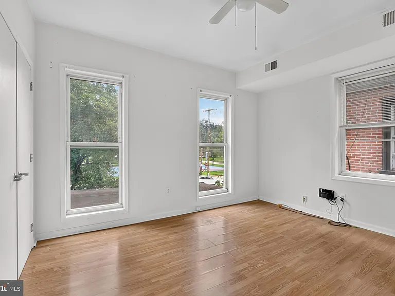 129 W Susquehanna Ave #2F — Photo 8