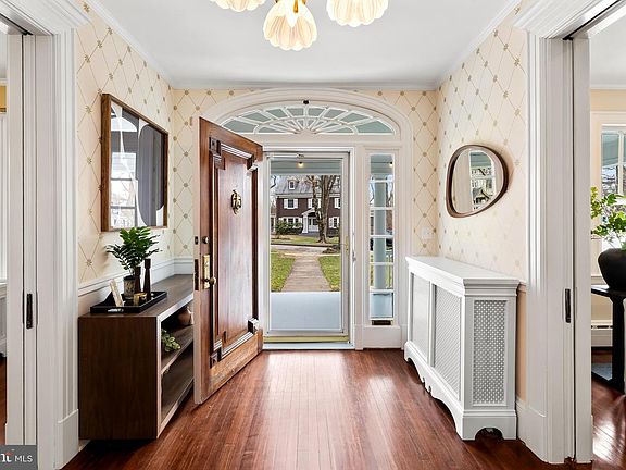 3rd image of 10 Midvale Rd